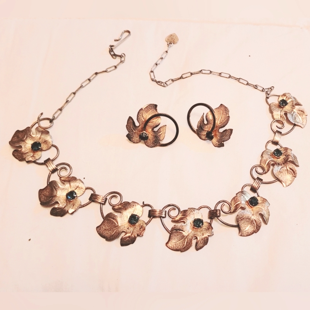 Vintage gold tone leaf & blue rhinestone necklace with screw back earrings